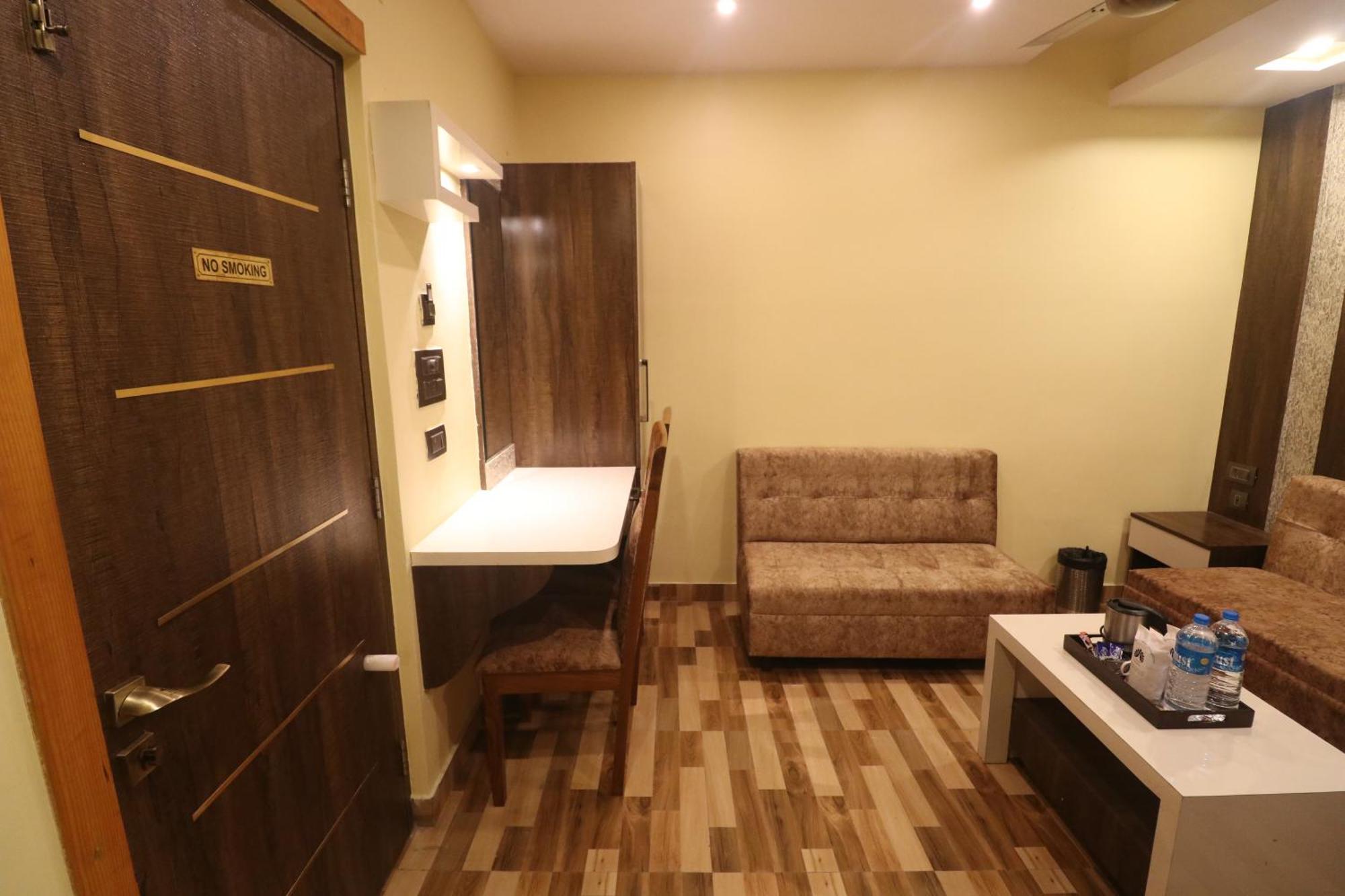 מלון כלכותה Mohar Residency מראה חיצוני תמונה